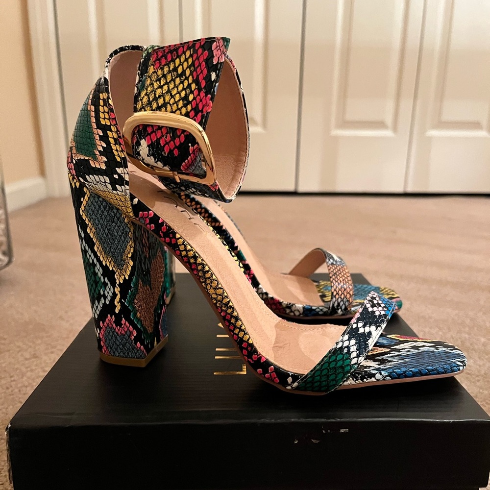 Liliana size 8.5 Multi-Snake Sandals.